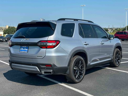 New 2025 Honda Pilot Touring image 5