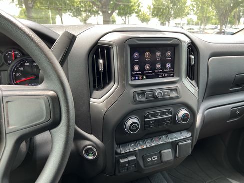 Used 2025 Chevrolet Silverado 1500 Custom Trail Boss AWD/4WD image 31