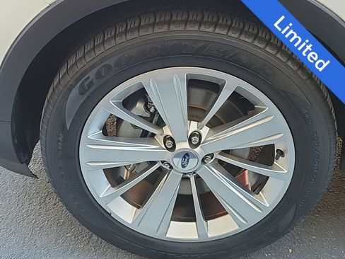 Used 2019 Ford Explorer Limited w/ Ford Safe & Smart Package FWD image 12