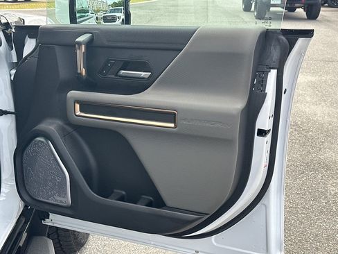 Used 2024 GMC Hummer EV 2X AWD/4WD image 14