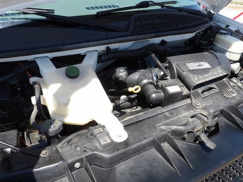 Used 2015 Chevrolet Express 2500 RWD image 19
