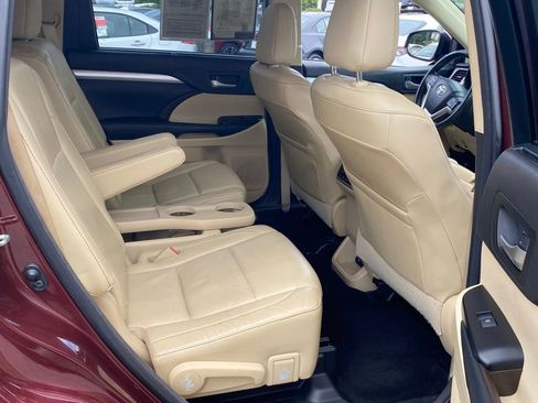 Used 2014 Toyota Highlander XLE AWD/4WD image 17