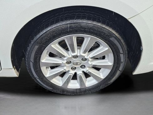 Used 2012 Toyota Sienna LE image 28