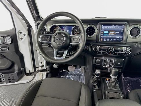 Used 2023 Jeep Gladiator Overland w/ Trailer Tow Package image 23