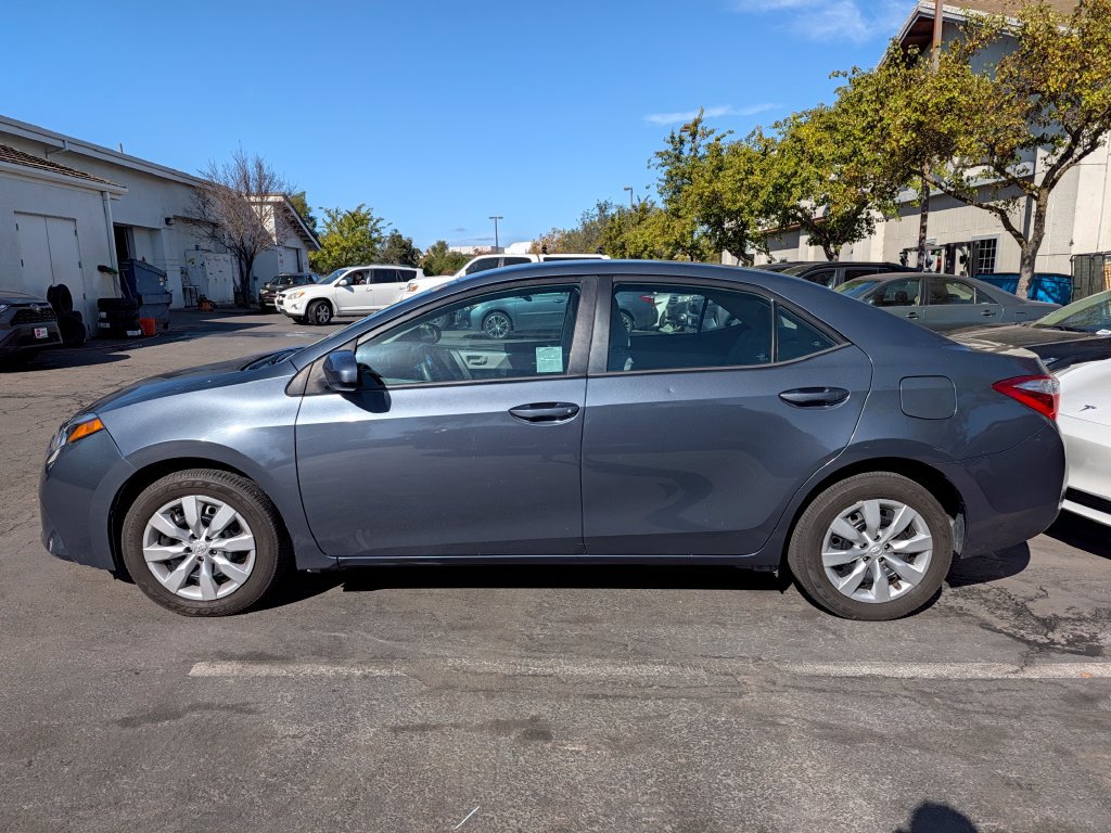 Used 2015 Toyota Corolla LE FWD image 2
