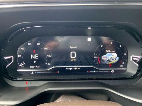 Used 2023 GMC Yukon XL Denali image 25