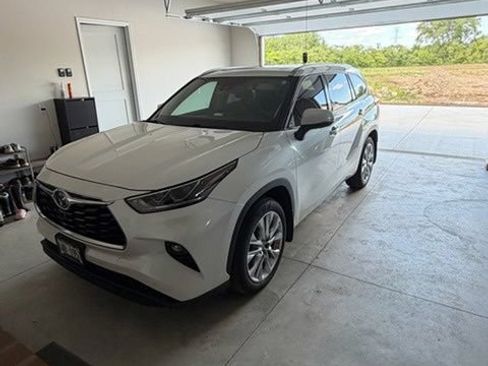 Used 2021 Toyota Highlander Limited AWD/4WD image 7
