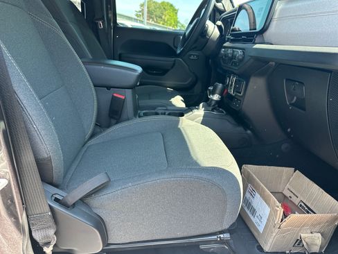 Used 2024 Jeep Wrangler Unlimited Sport AWD/4WD image 16