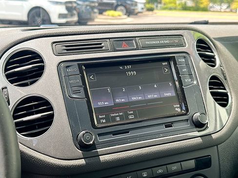 Used 2017 Volkswagen Tiguan Limited FWD image 12