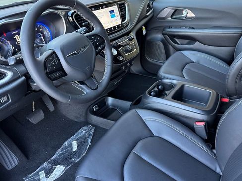 New 2026 Chrysler Pacifica Select w/ S Appearance Package image 9