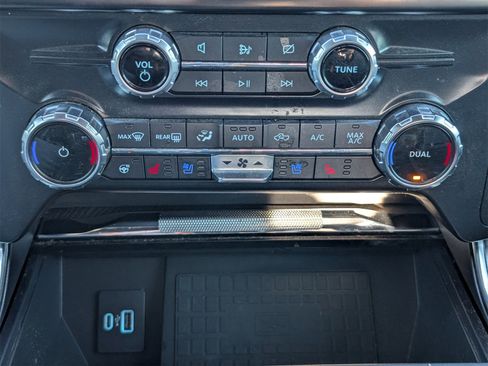 Used 2022 Ford F150 Platinum w/ Equipment Group 701A High image 19