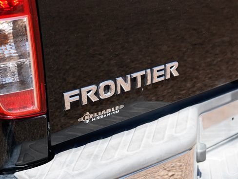 Used 2012 Nissan Frontier SV RWD image 5