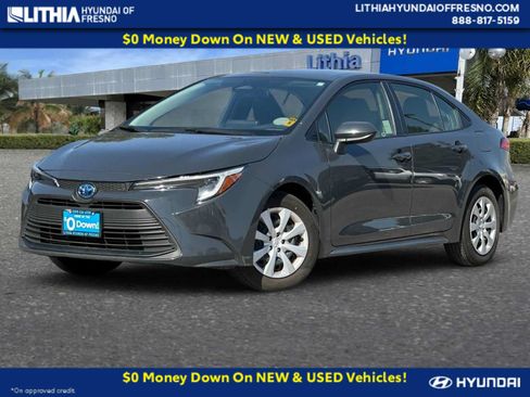 Used 2025 Toyota Corolla LE FWD image 1