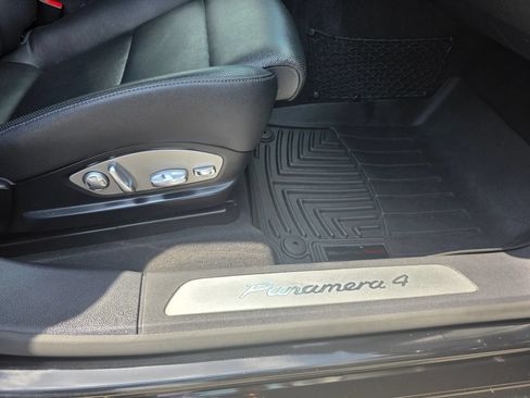 Used 2015 Porsche Panamera 4 AWD/4WD image 32