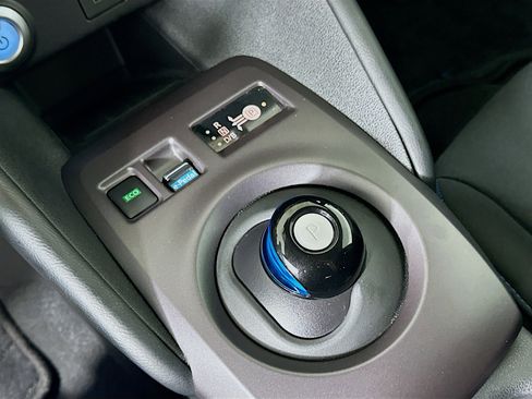 Used 2025 Nissan Leaf S image 24