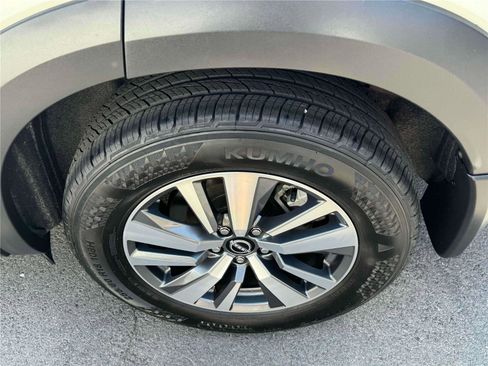 Used 2024 Nissan Pathfinder SL image 14