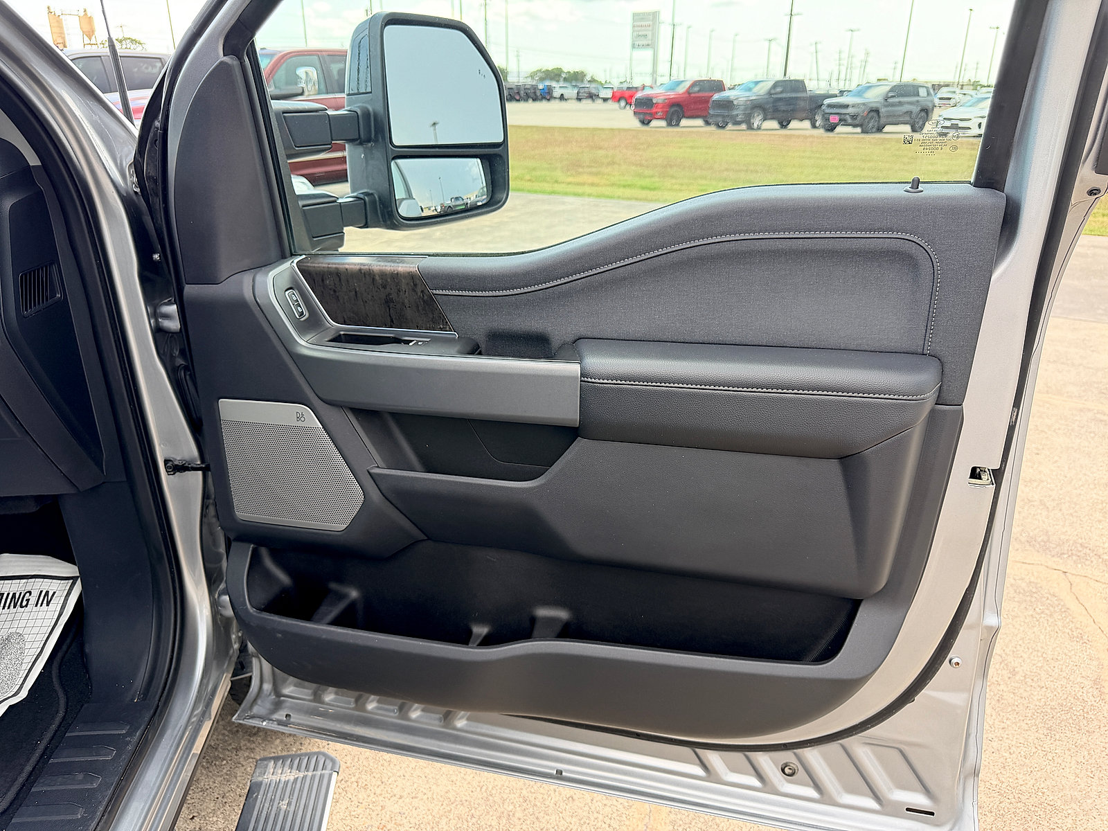 Used 2024 Ford F350 Lariat w/ FX4 Off-Road Package AWD/4WD image 12