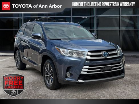 Used 2019 Toyota Highlander XLE AWD/4WD image 1