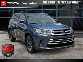 Used 2019 Toyota Highlander XLE AWD/4WD video 1