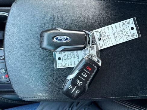 Used 2017 Ford Explorer XLT w/ XLT Technology Feature Bundle image 45