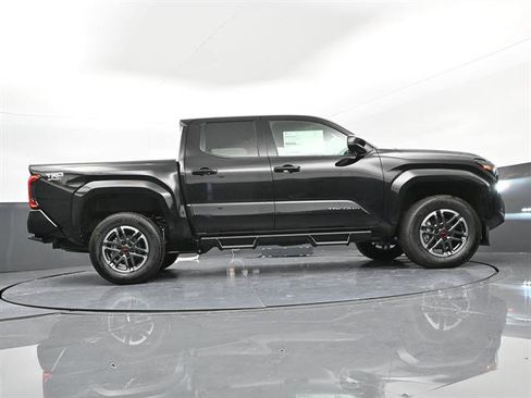 Certified 2025 Toyota Tacoma TRD Sport image 30