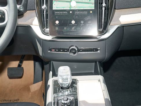 New 2026 Volvo XC90 T8 Plus w/ Protection Package AWD/4WD image 28