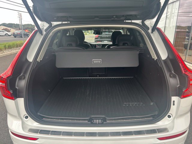 Certified 2024 Volvo XC60 B5 Plus w/ Protection Package Premier AWD/4WD image 11