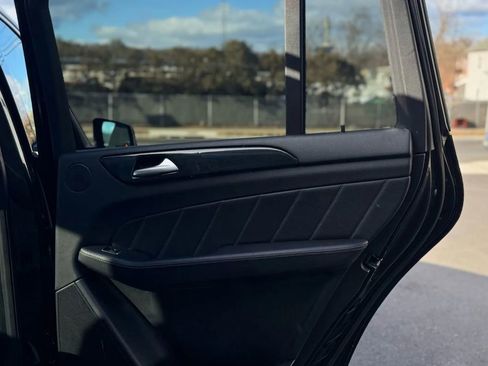 Used 2015 Mercedes-Benz GL 450 4MATIC image 16