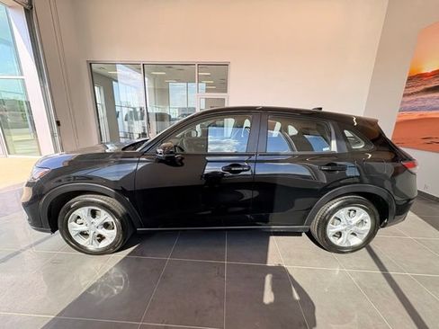 Used 2025 Honda HR-V LX image 1
