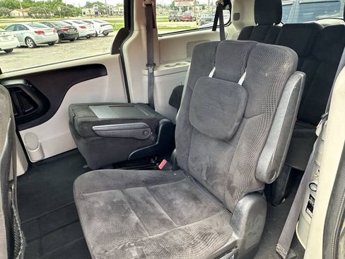 Used 2016 Dodge Grand Caravan SXT w/ Rear Park Assist Package FWD image 12