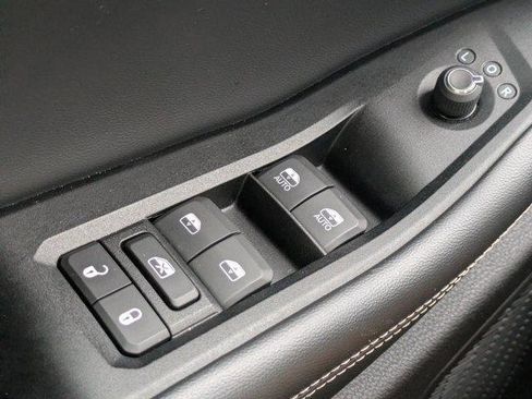 Certified 2023 Jeep Grand Cherokee L Laredo image 21