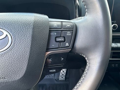 Used 2025 Toyota Camry SE w/ Convenience Package FWD image 8
