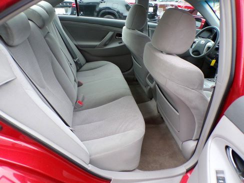 Used 2011 Toyota Camry LE image 17