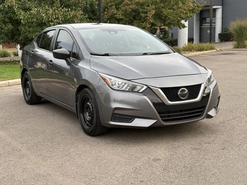Used 2020 Nissan Versa S FWD image 5
