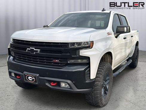 Used 2021 Chevrolet Silverado 1500 LT Trail Boss w/ Convenience Package II image 2