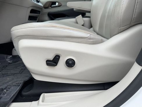 Used 2018 Chrysler Pacifica Touring-L Plus w/ Advanced Safetytec Group image 14