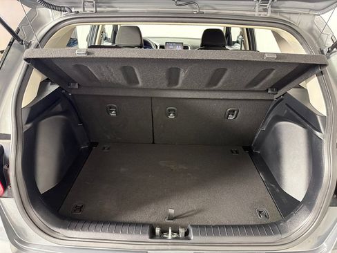 Used 2026 Hyundai Venue SE FWD image 19