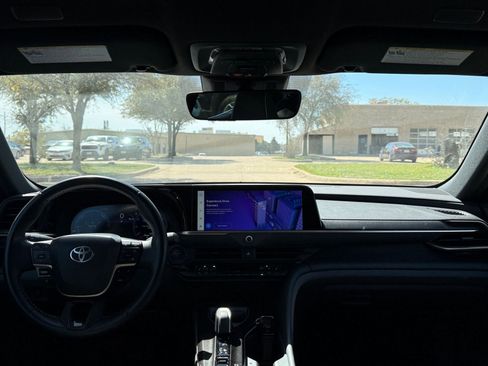 Used 2025 Toyota Crown XLE image 33