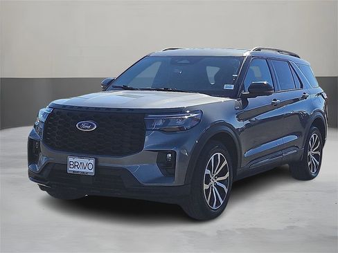 Used 2025 Ford Explorer ST-Line image 1