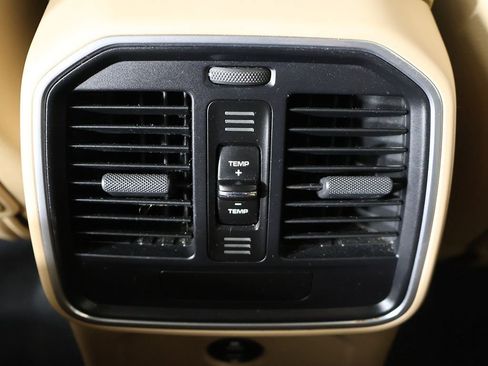 Used 2022 Porsche Macan image 53