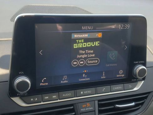 Used 2025 Nissan Altima 2.5 SV FWD image 21