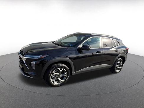 Used 2025 Chevrolet Trax LT image 8