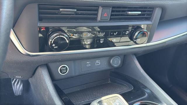 Used 2023 Nissan Rogue S FWD image 28