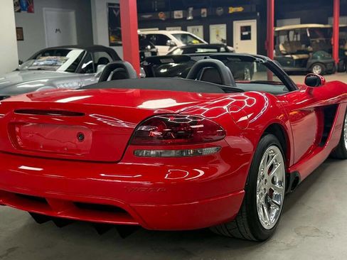 Used 2005 Dodge Viper SRT-10 image 4