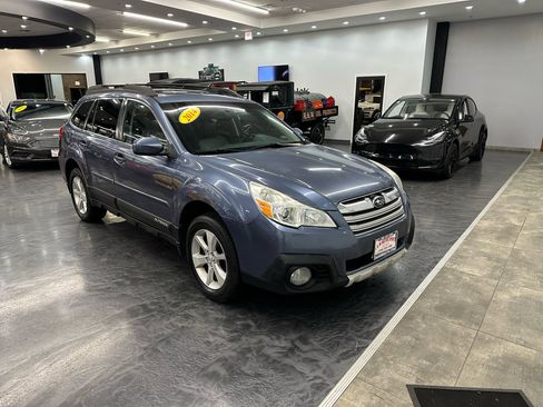 Used 2014 Subaru Outback 2.5i Limited image 3