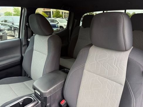Used 2022 Toyota Tacoma TRD Sport w/ Technology Package RWD image 12