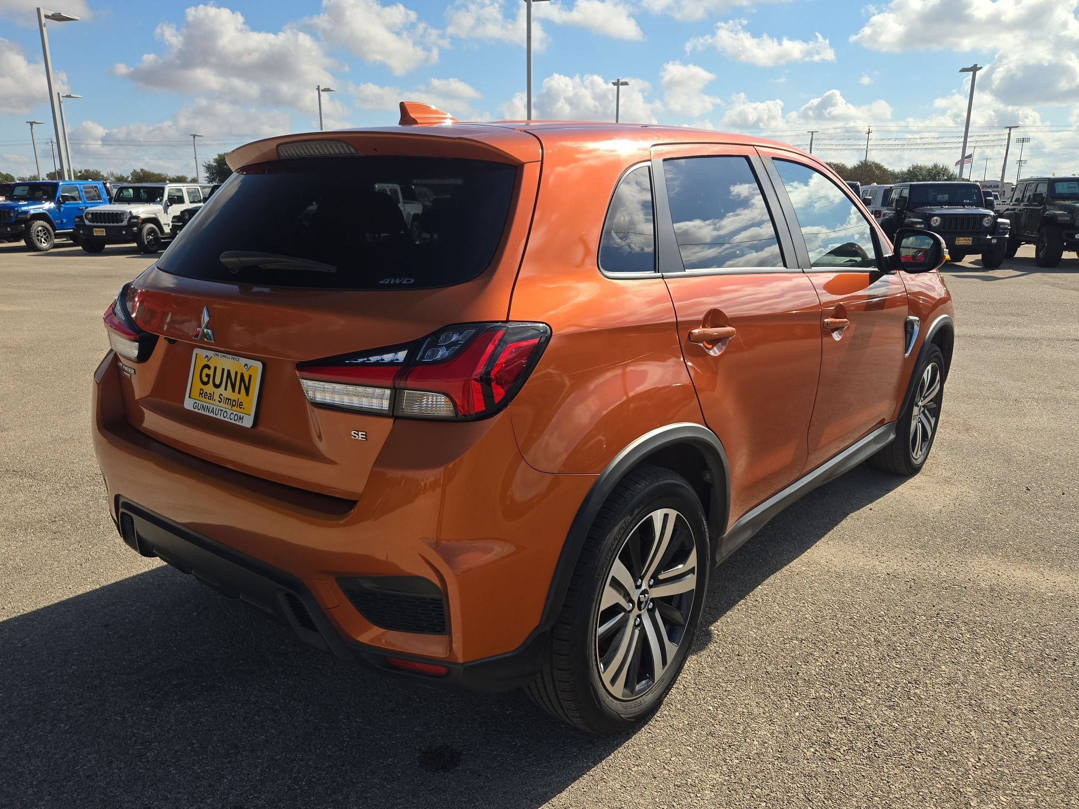 Used 2023 Mitsubishi Outlander Sport SE AWD/4WD image 3