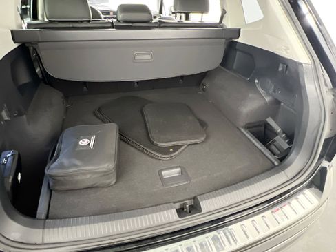 Used 2022 Volkswagen Tiguan SE AWD/4WD image 25