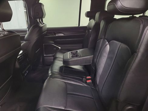 Used 2024 Jeep Wagoneer L Series II w/ Flexible Seating Group AWD/4WD image 21