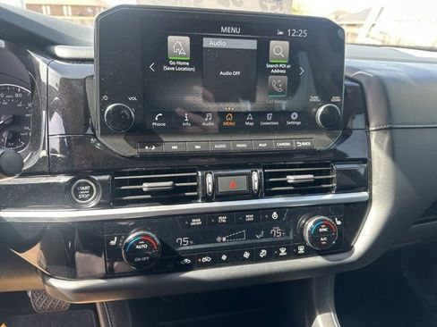 Used 2023 Nissan Pathfinder SL w/ Lighting Package (N92) FWD image 21